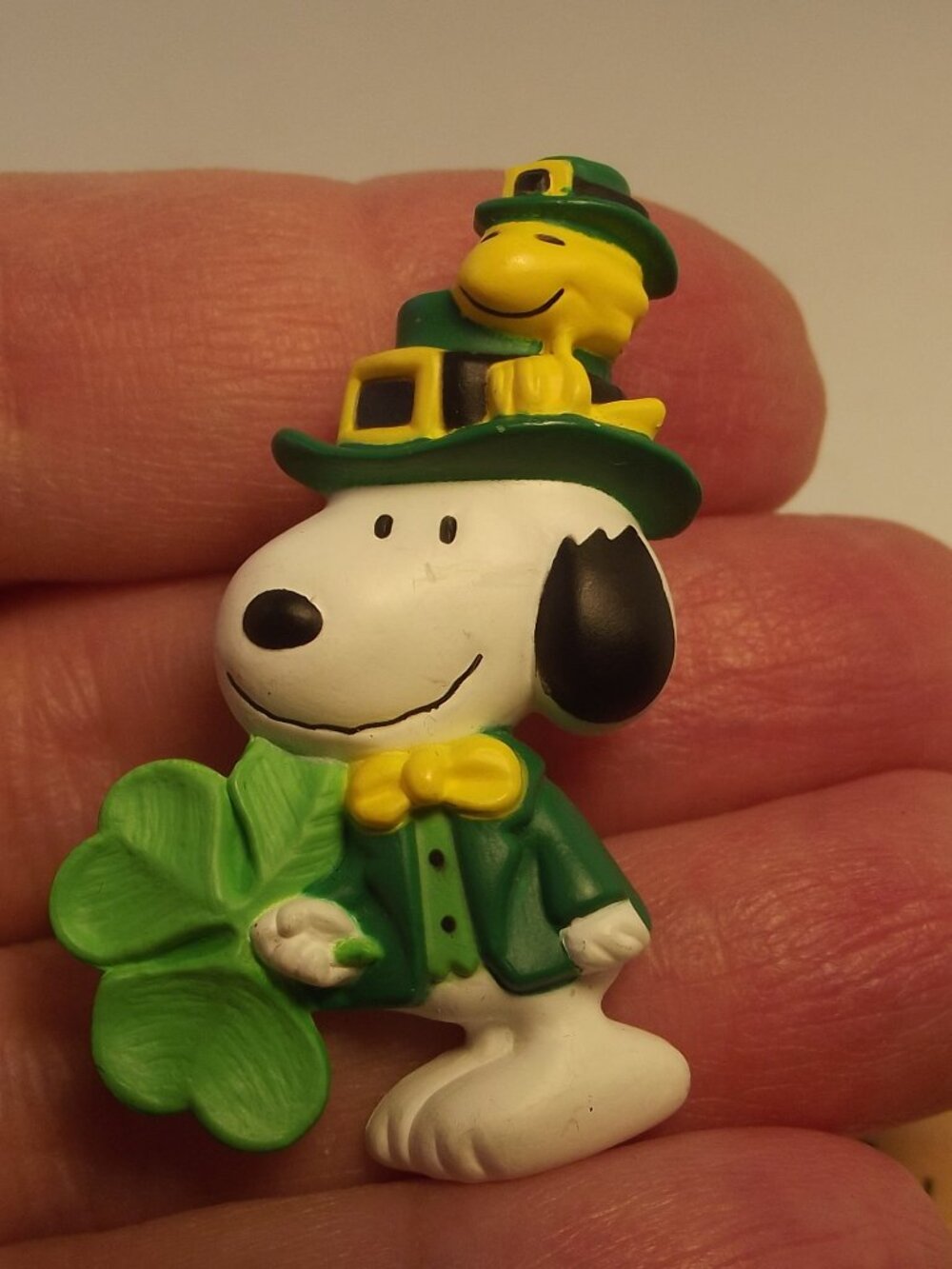 Vintage SNOOPY Woodstock Hallmark Brooch / Pin - St. Patrick's Day Irish Snoopy